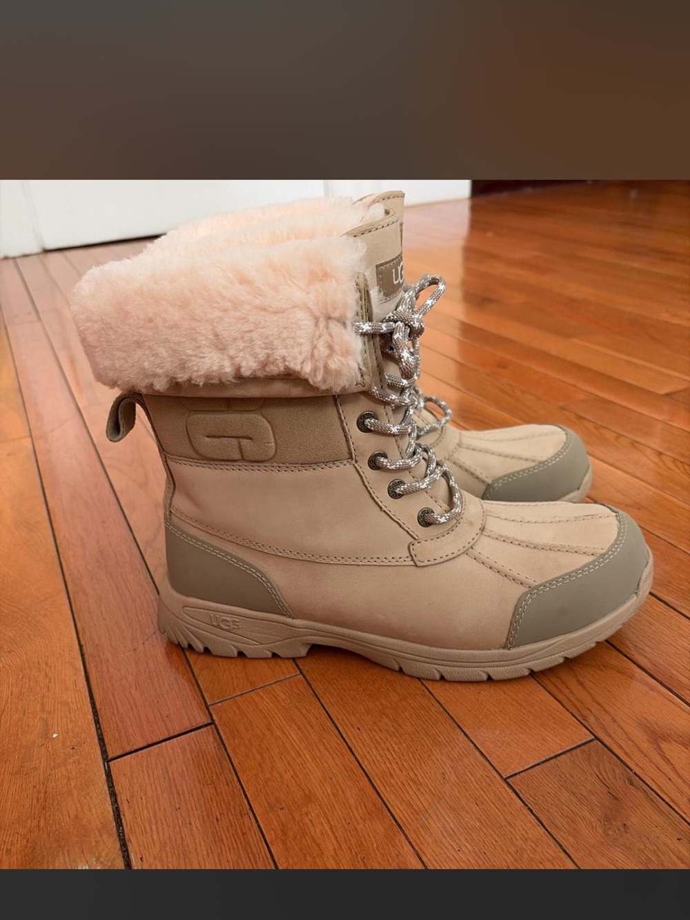 UGG Men’s Light Beige Shearling Cuff Lace-Up Winter Boot